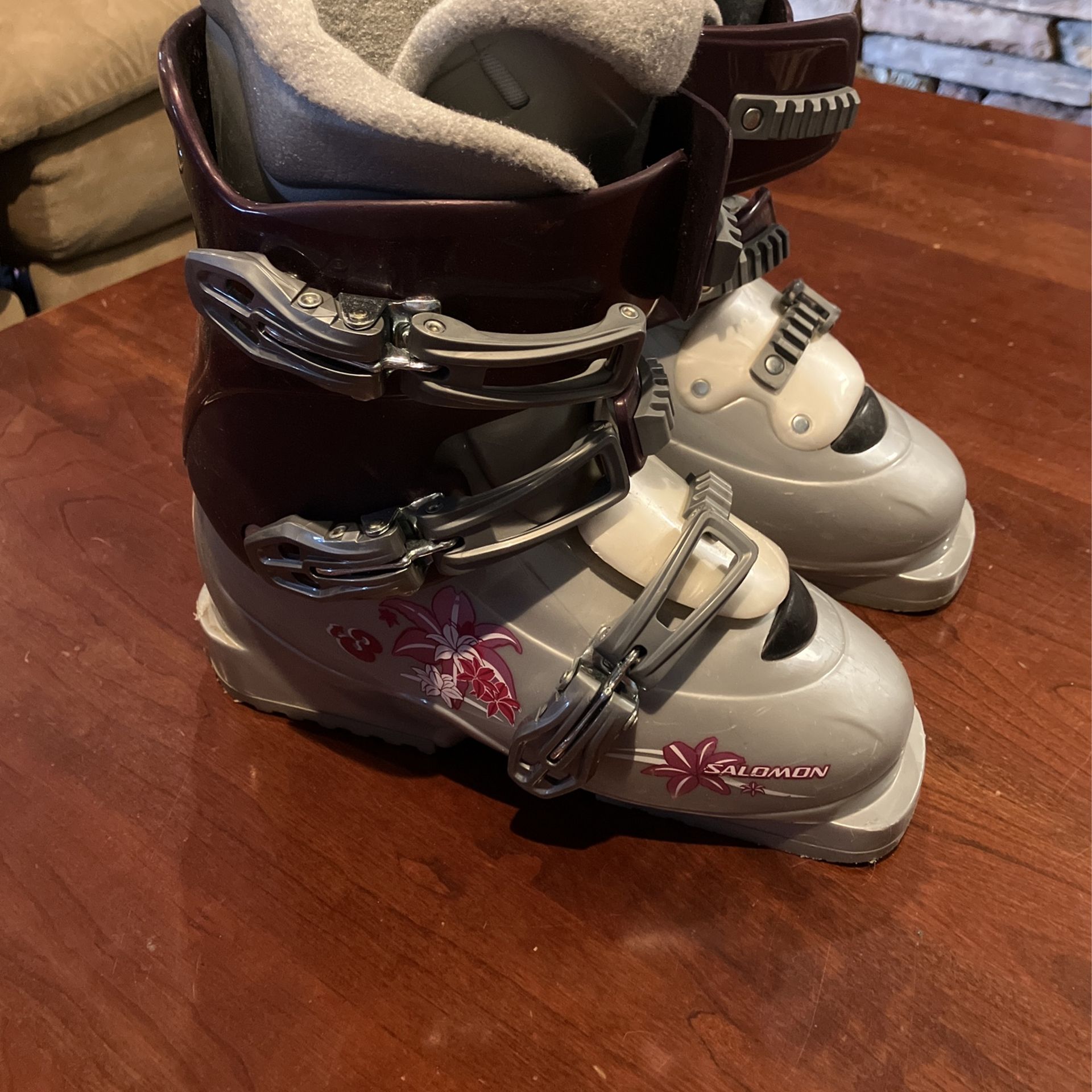 Salomon Girls ski boots Size 22.0