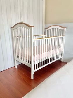Delta luv crib