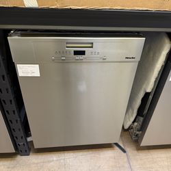 Miele Dishwasher 24”
