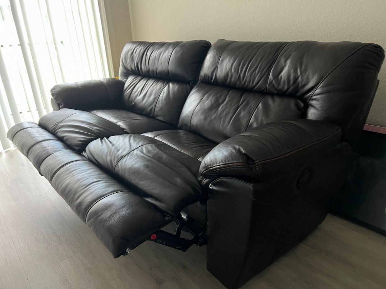 Recliner couch 