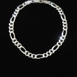 7.75" x 5mm Solid Sterling Silver Figaro Chain Bracelet, Made in Italy. MINT!