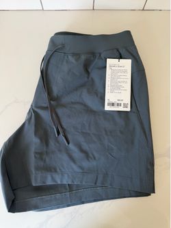 Lululemon 5” zeroed in shorts