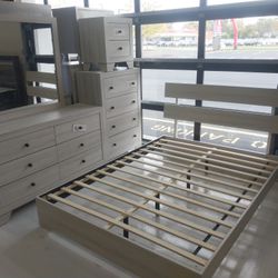 Queen/King Bedroom Set