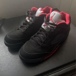 Jordan 5’s Red & Black Low Size 8.5