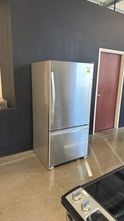 Whirlpool 22 cu ft bottom freezer refrigerator with 12 month manufacturer warranty