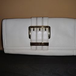 Women's Pulse White.  10.00