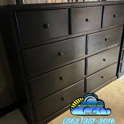 Pinewood 9 Drawer Black w/ Extended Metal Rails- Tocador Negro 