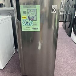 Top Freezer Refrigerator 20 Inches Wide New Open Box And 1 Year Warranty 
