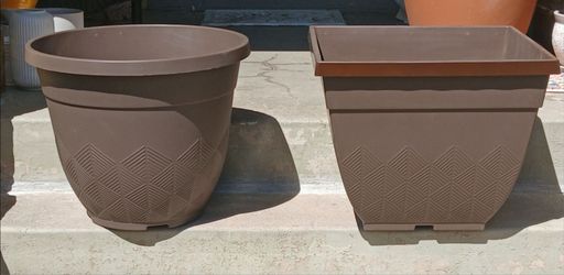 (2) 19 3/4" x 16 1/4" POTS PLANTERS. HARD PLASTIC. VERY LARGE! LIKE NEW! WASHINGTON PARK DENVER 80209