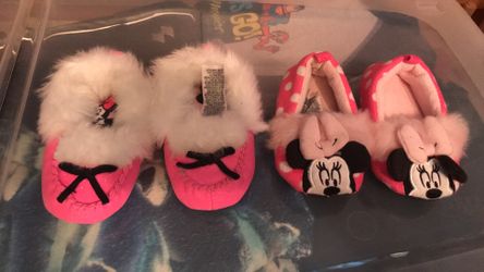 Toddler girl size 5/6 Minnie Mouse slippers