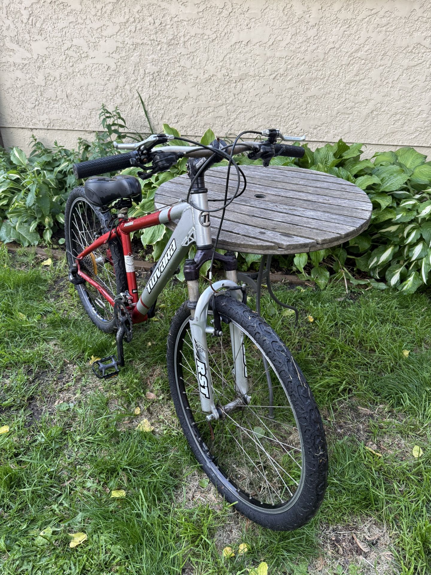 Novarra Piedra Road bike $60