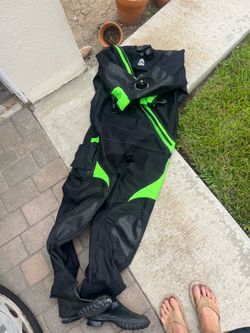 USIA Dry suit and thermal layer men’s large boot size 13