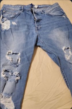 Brand new  H &M  men's jean pants ( only used for 2 hours )..