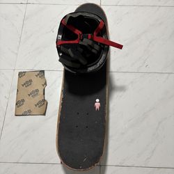 Patineta y casco protector