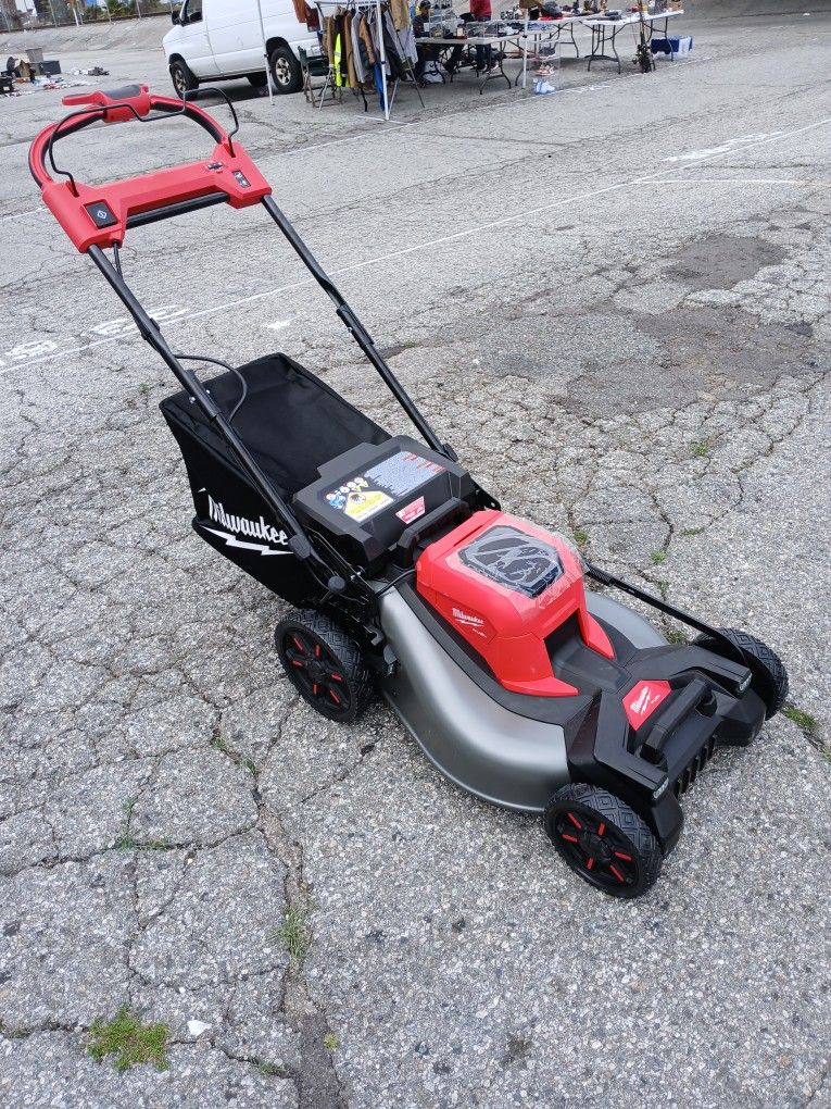 Maquina Milwaukke 18v Brushless Fuel Para Cortar Pasto Solo Herramienta Nueva