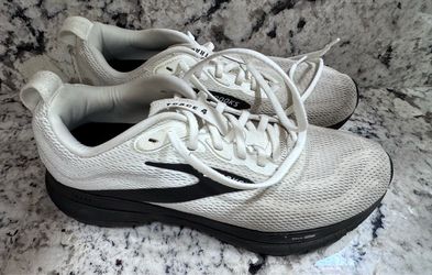 Brooks adult shoes