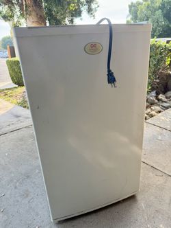 3.2 Cu.Ft Mini Fridge with Freezer, Single Door Mini Fridge