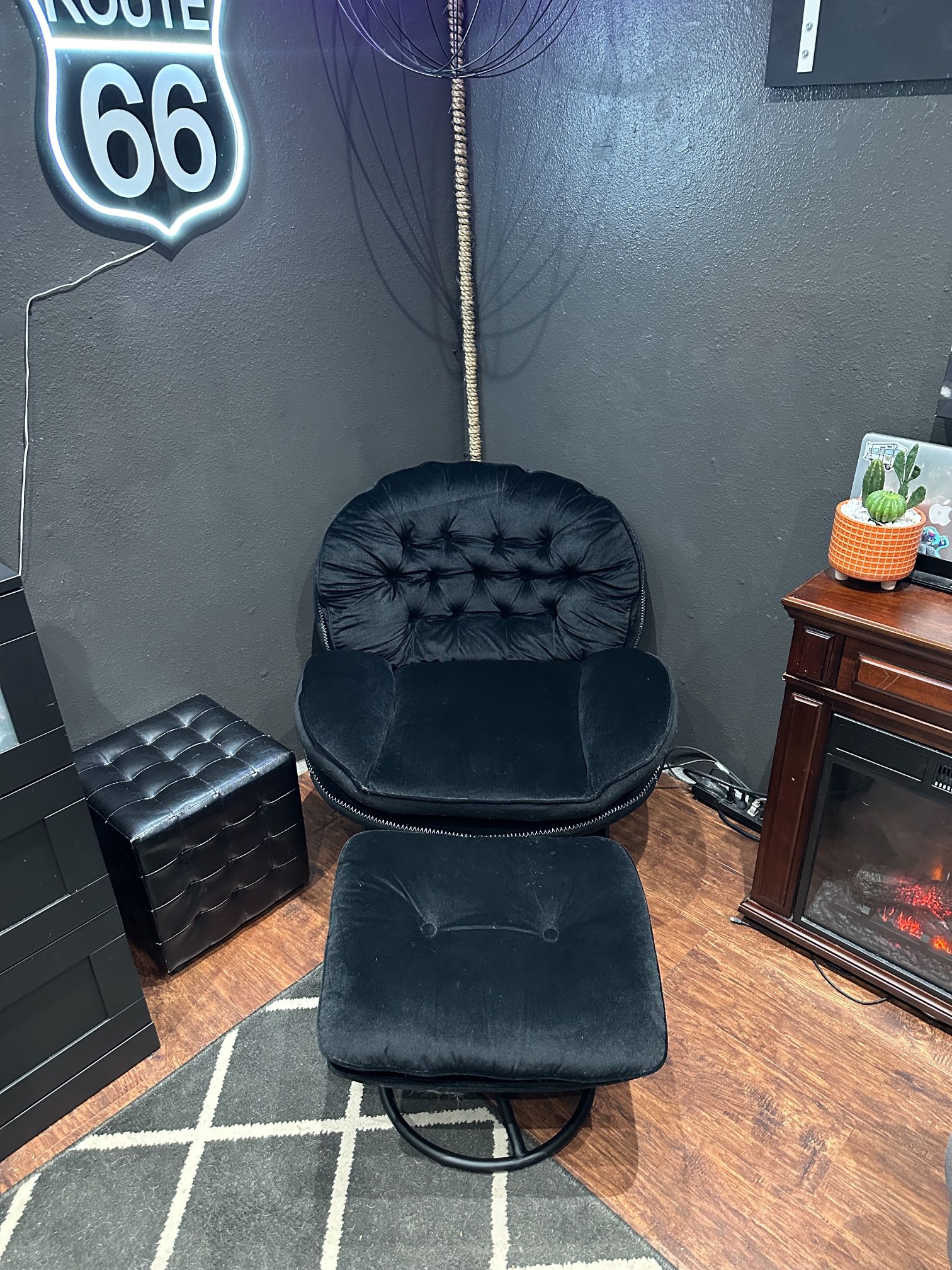 Lucrecia Modern Swivel Chair 