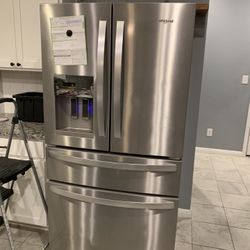 Whirlpool fridge 24.5 Cu. ft 4-Door French Door Refrigerator LIKE NEW