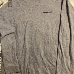 Woman’s Patagonia Long Sleeve Shirt Size Small