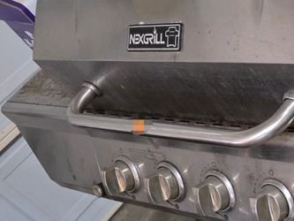 Gas Nexgrill with gas tank