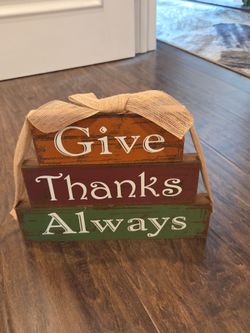 Give thanks wood decoration