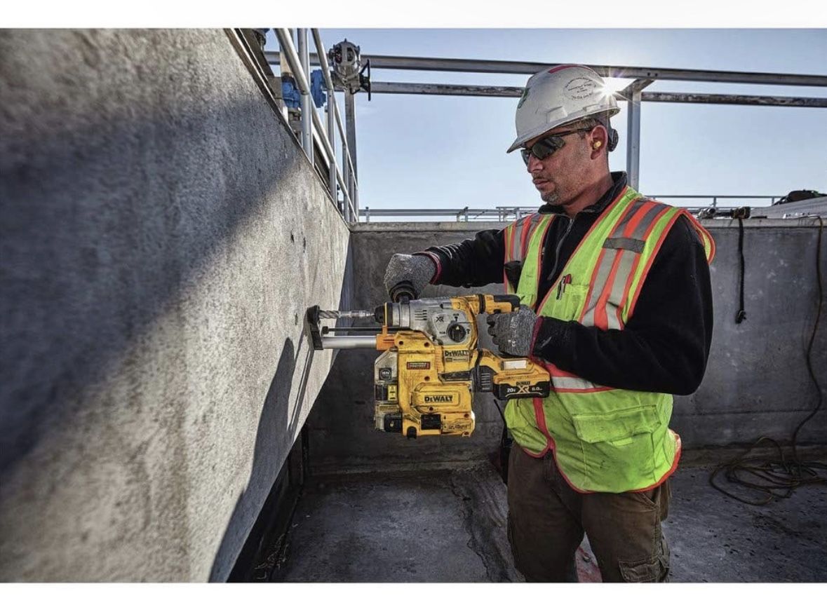 DEWALT Onboard Rotary Hammer Dust Extractor for 11/8Inch SDS Plus