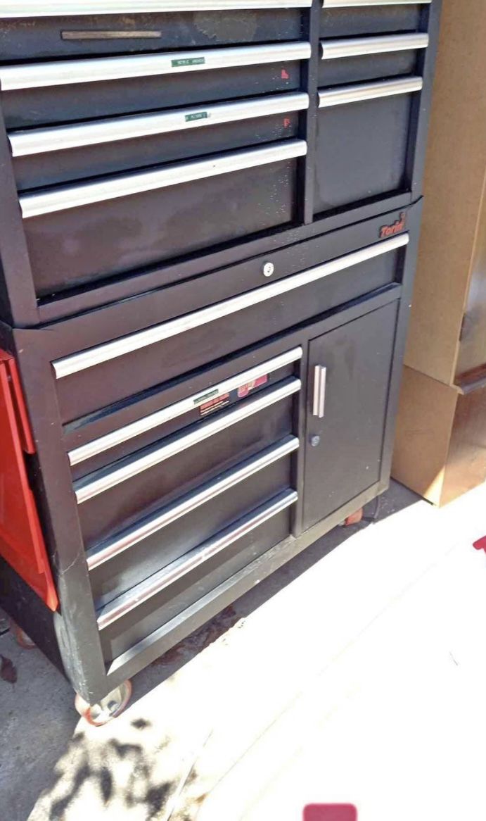 Torin Rolling Tool Chest