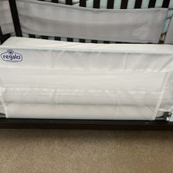 Swing down Regalo Under Mattress Baby Rail