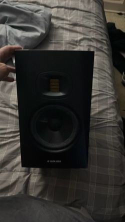 Adam audio t5v