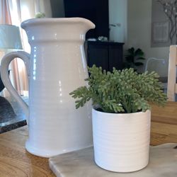Jug+, Marble Tray and Plant / Decoración De Mesa
