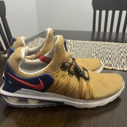 Men’s Nike Shox Gravity World Cup Gold Size 11