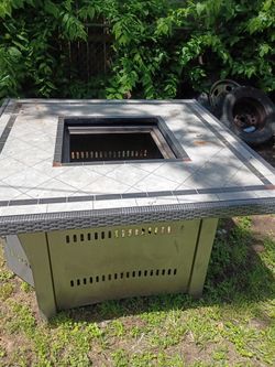 Good For Outdoors Comes With Propane Bottle Missing One Door