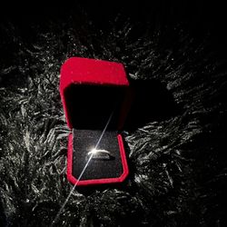 .18ct Silver Diamond Ring Size 7