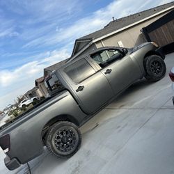 V8 Nissan Titan Truck
