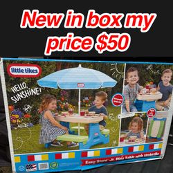 New Little Tikes Easy Store Jr. Picnic Table with Umbrella - Blue / Green, 27.25''L x 27.00''W x 18.25''H 🚨$50 firm cash only east Palmdale