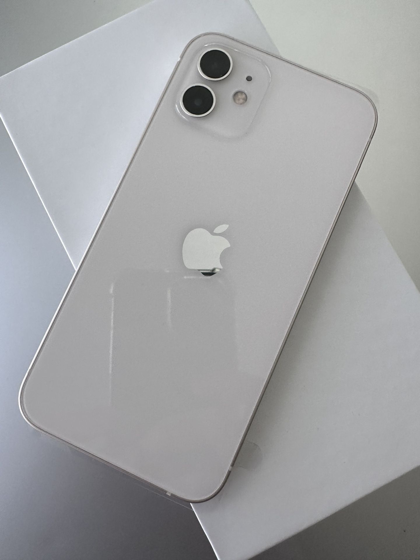 Apple iPhone 12 128GB ホワイト Amazon.com: Apple iPhone 12, 128GB, White - Fully Unlocked