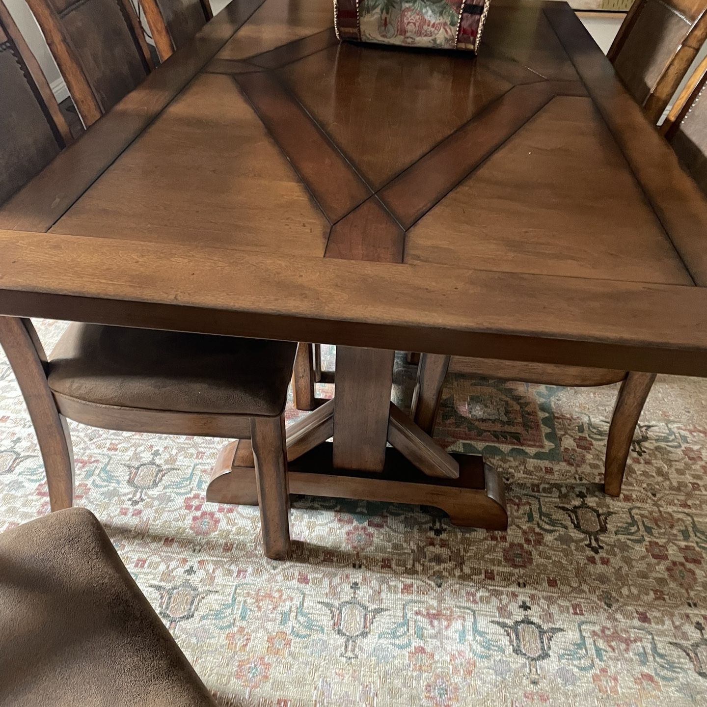 Large Expanding Dining Table With 8 Chairs
