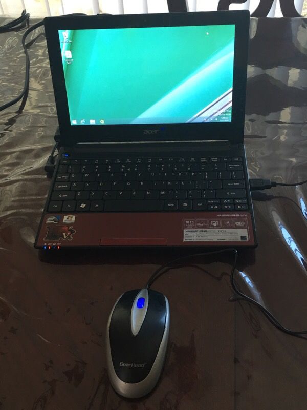 Mini aver laptop with mouse Window 8