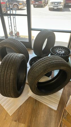 New 275x45x22 Tire Pirelli Range Rover