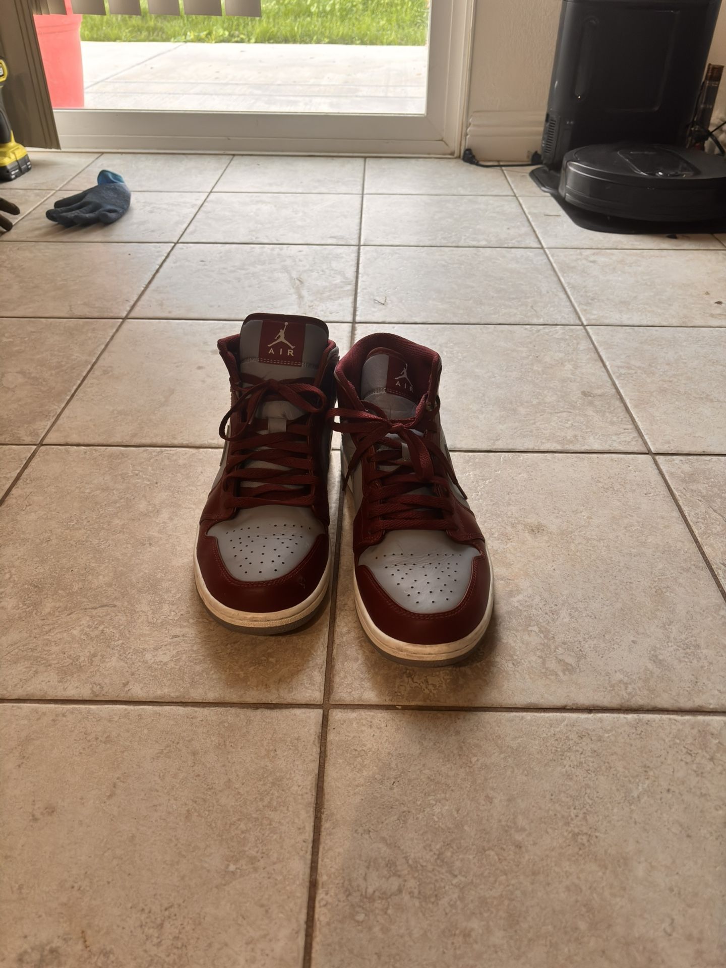 Jordan 1 Mid Cherrywood Red