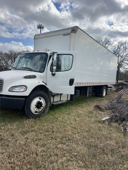 2013 Freightliner 26ft Box Truck