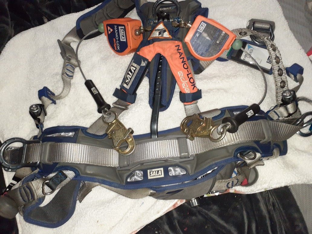 CONSTRUCTION HARNESS AND LIFE LINE