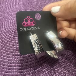 silver hoop earrings 