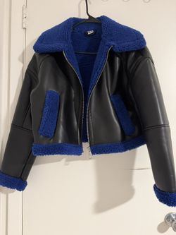 Trendy Cropped Leather Jacket – Black & Blue Fur – Stylish Winter Jacket