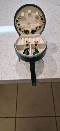 Gorgeous set, earrings & bracelet