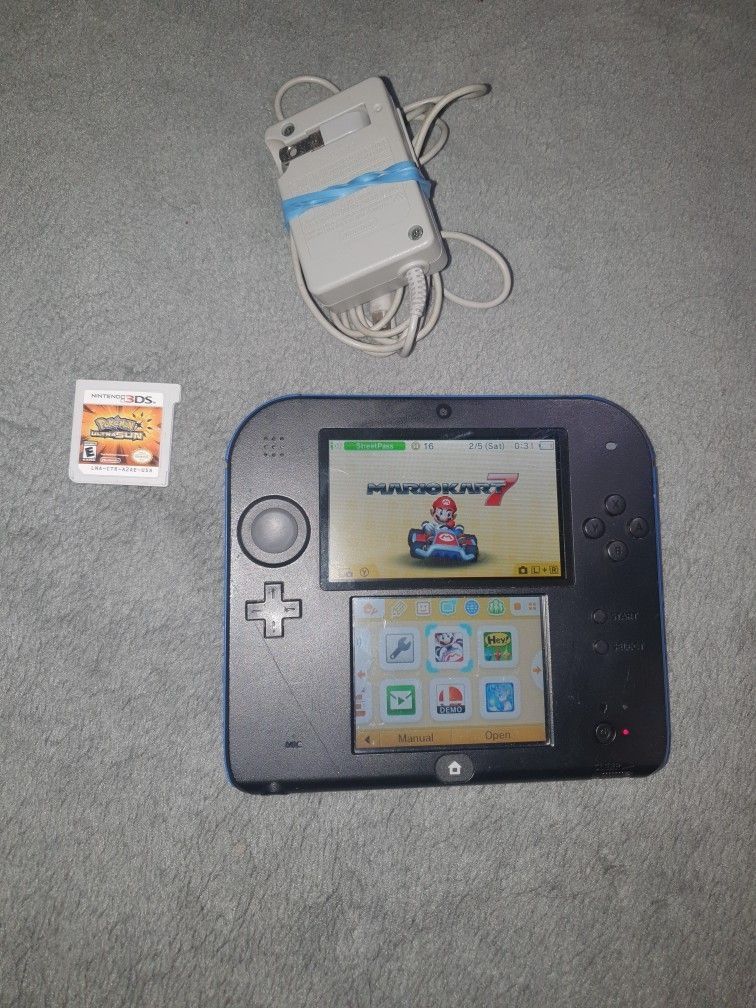 Nintendo 2DS Mario Kart 7 Pre Installed , With Charger, With Pokemon Ultra SUN