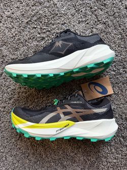 ASICS Trabuco 14 size 9 trail running
