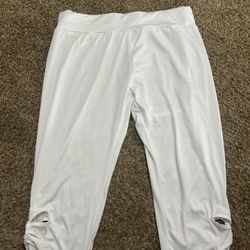 lightweight size 3 XL white capri pants 