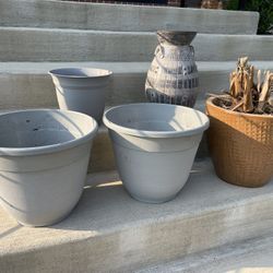 4 Plastic And Ceramic Planters, Ceramic vase 